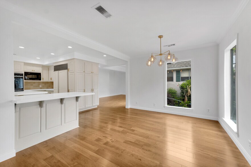 Building Photo - 4722 Forman Ave