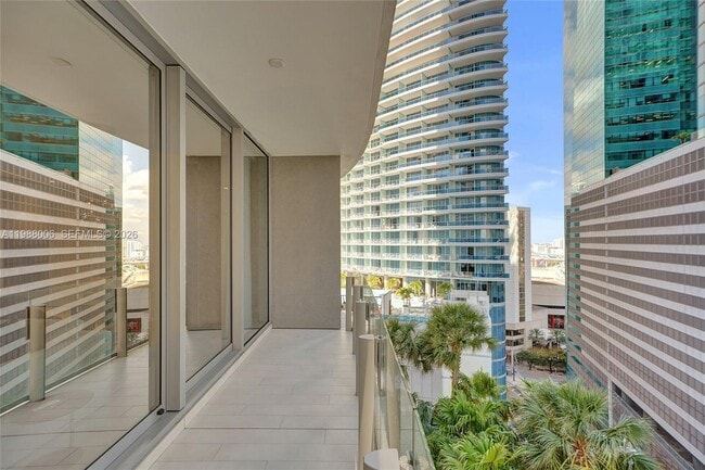 Building Photo - 300 Biscayne Blvd Way