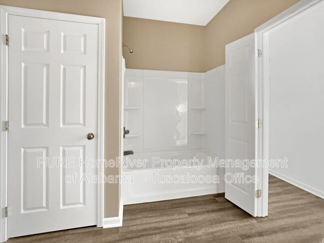 Building Photo - 9750 Moonlight Dr