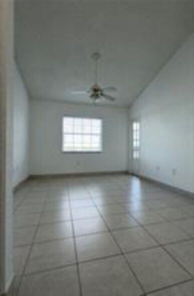 Building Photo - 2803 N Oakland Forest Dr