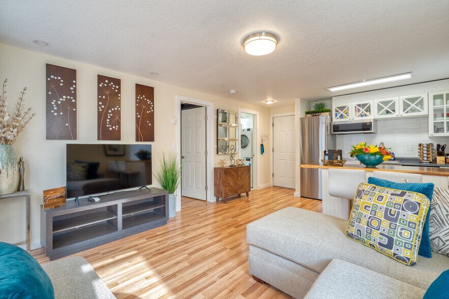 Building Photo - 1676 SE Marion St