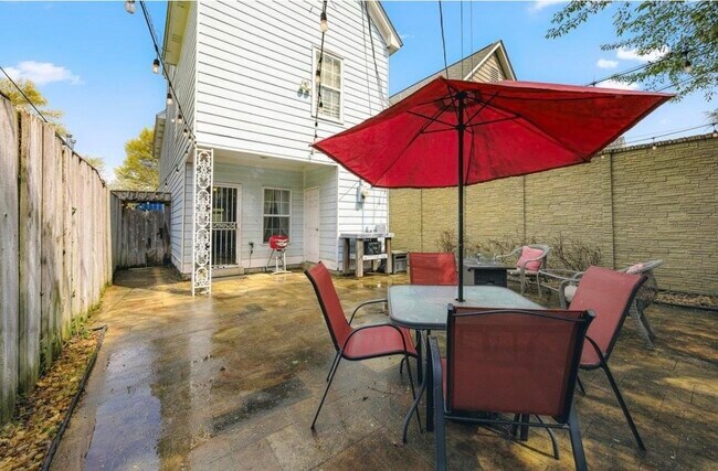 Building Photo - 2065 Peabody Ave