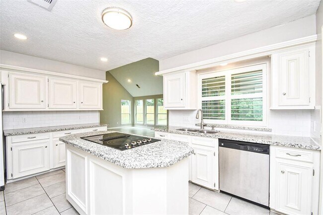 Building Photo - 811 Sugar Plum Cir