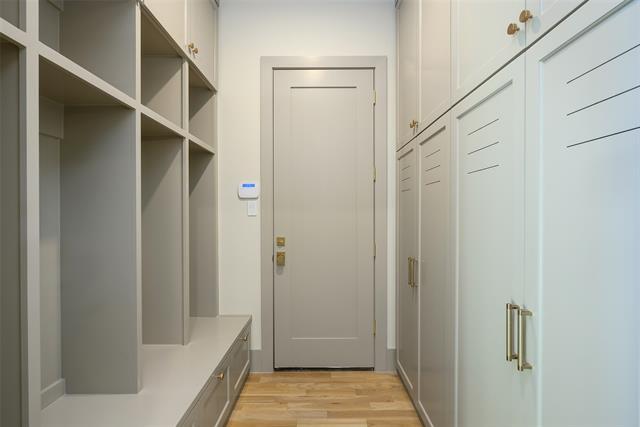 Building Photo - 6984 Santa Barbara Dr