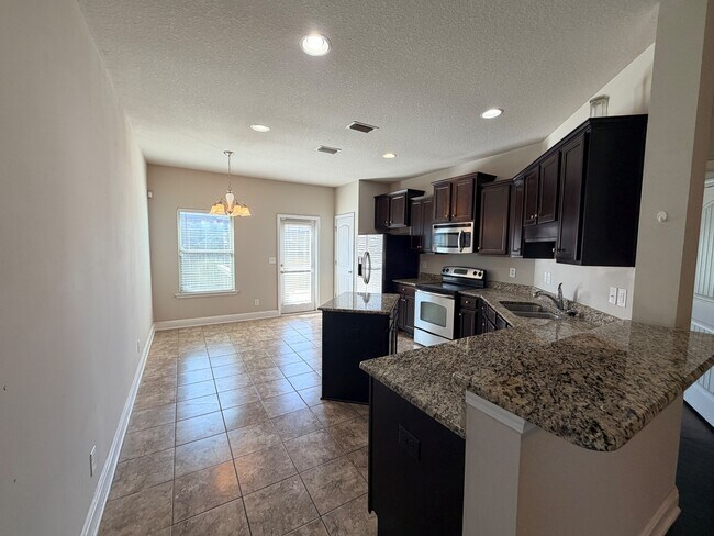 Building Photo - 2492 Bentridge Dr W