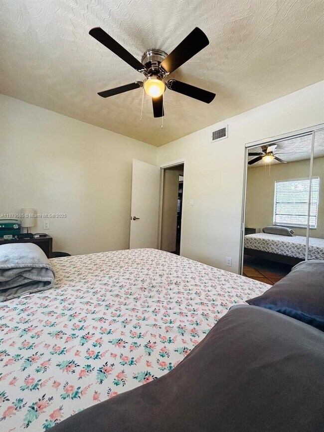 Building Photo - 1913 Riverside Dr