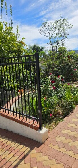 Building Photo - 28915 Hollow Brook Ave