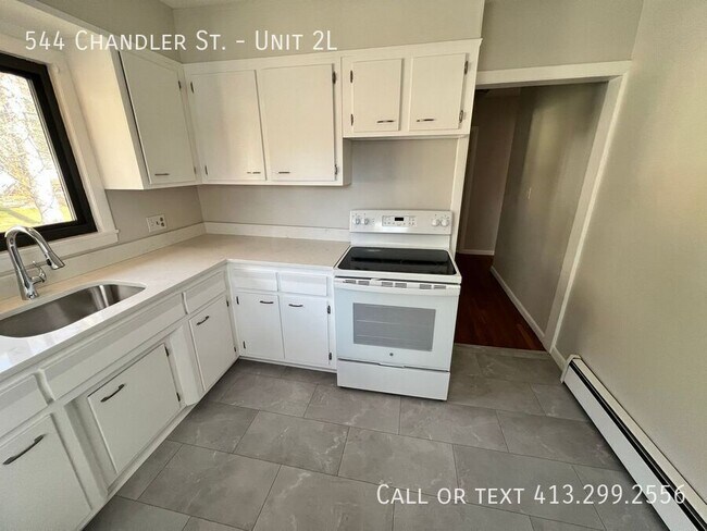 Building Photo - 544 Chandler St