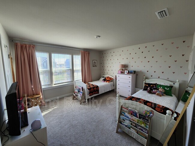 Building Photo - 1810 Tall Oaks Dr
