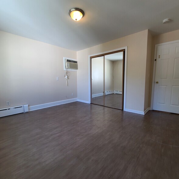 Building Photo - 1310 72nd St