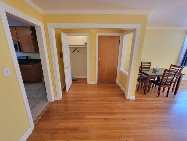 Building Photo - 2950 W Arthur Ave