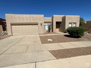 Building Photo - Convenient Eastside location on cul-de-sac