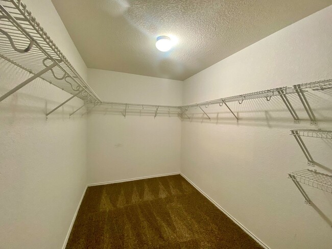 Building Photo - $300 OFF 1ST MONTH RENT IF YOU MOVE IN WIT...