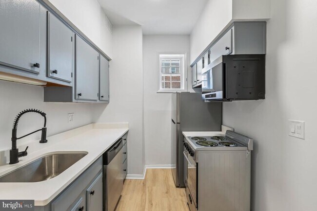 Building Photo - 207 S Patrick St