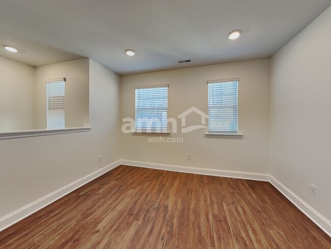 Building Photo - 606 Rivermist Dr