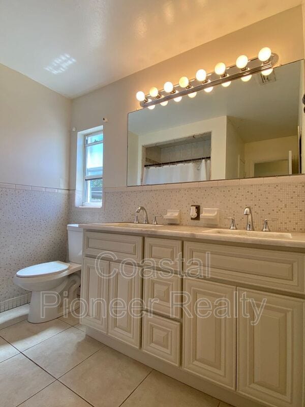 Building Photo - 7306 Kingsbury Cir