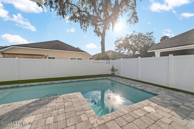 Building Photo - 2140 Fairway Villas Dr