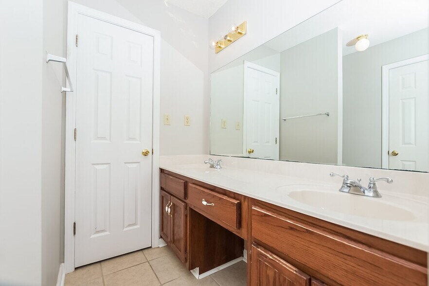 Building Photo - 4371 Shadow Ridge Dr