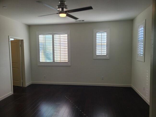 Master bedroom - 8935 Promenade North Pl