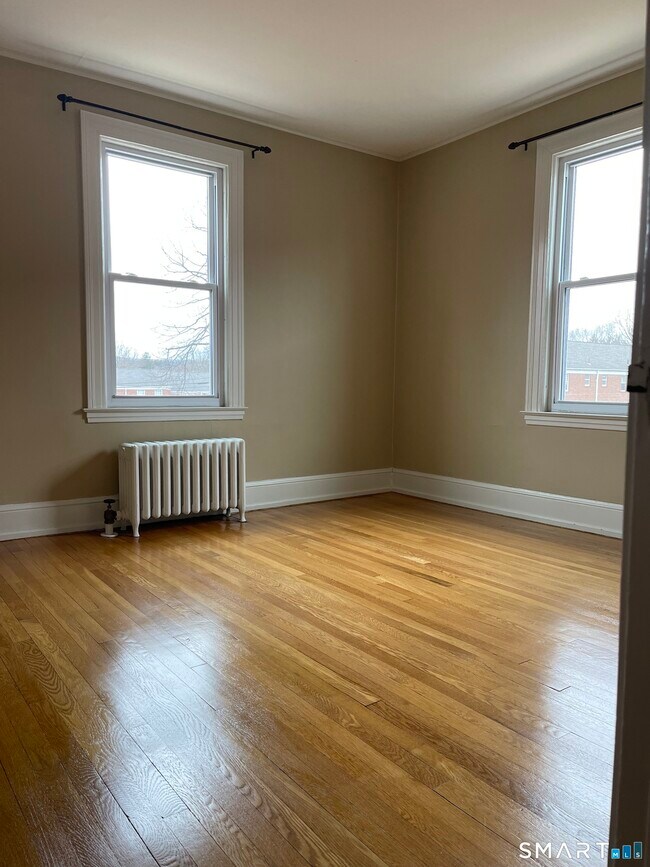 Building Photo - 890 Farmington Ave
