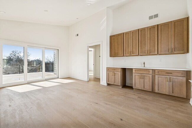 Building Photo - 4 Belle Forrest Ave