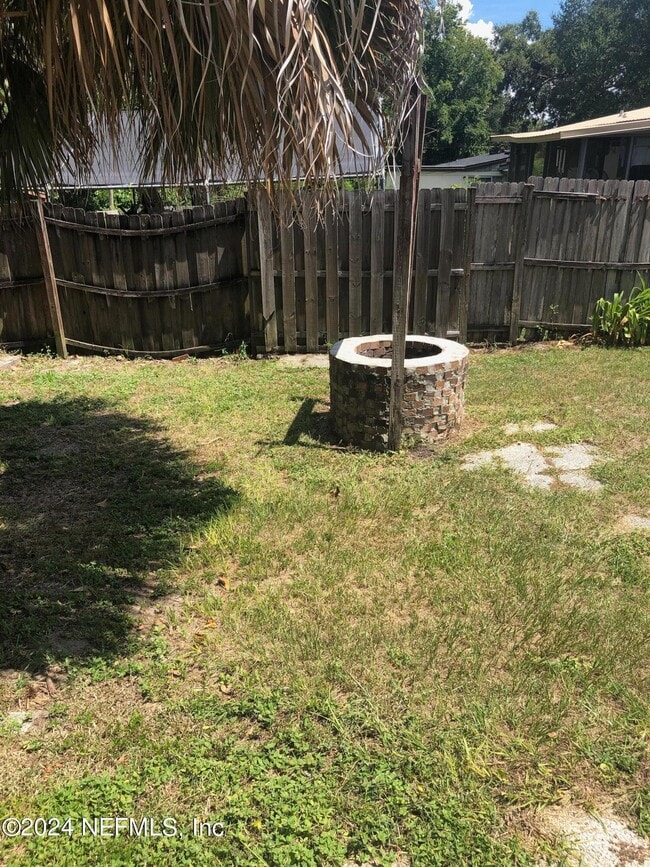 Building Photo - 421 Parkwood Dr