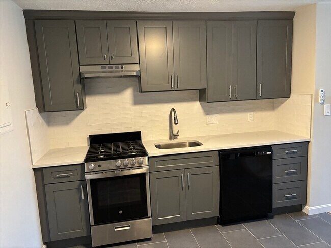 Primary Photo - 16 Walnut St