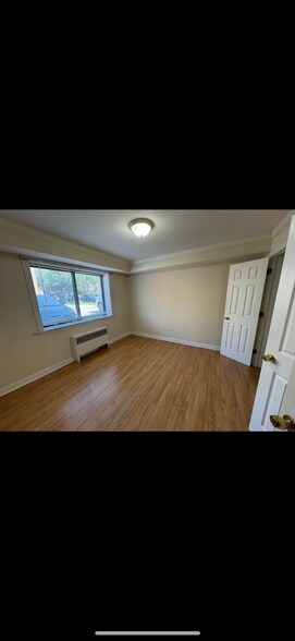 Building Photo - 2704 W Lunt Ave