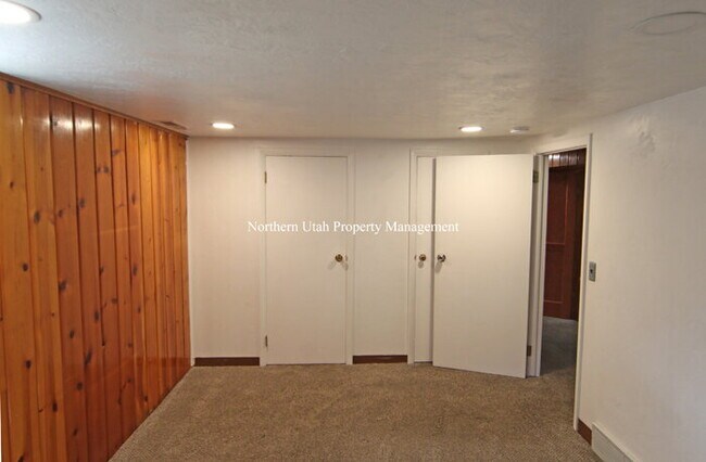 Building Photo - 2 Bed 1 Bath