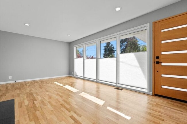 Building Photo - Freshly Updated West Seattle Rambler w/ Ai...
