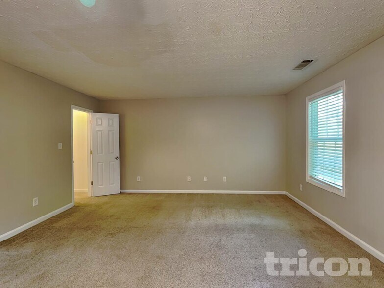 Building Photo - 205 Highgrove Dr