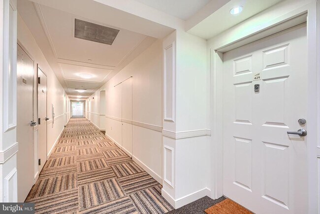 Building Photo - 23 Pierside Dr