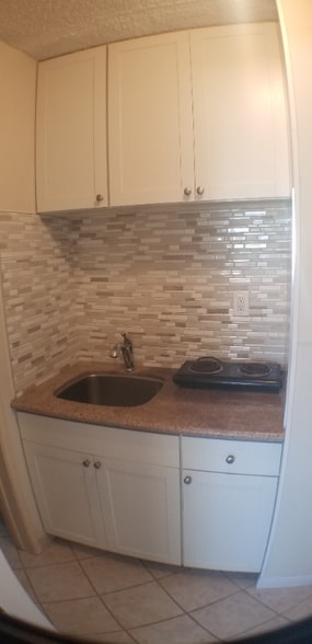 Building Photo - 520 S Flower St