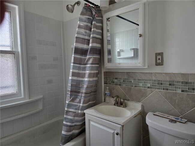 Building Photo - 212 Newburgh Ave