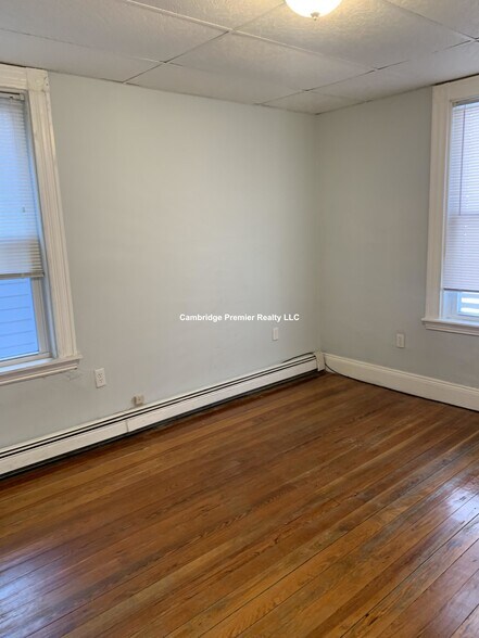 Building Photo - 130 Talbot Ave