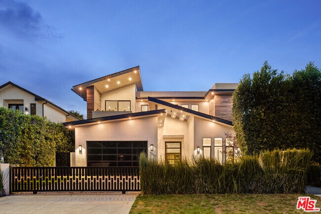 Building Photo - 4445 Camellia Ave