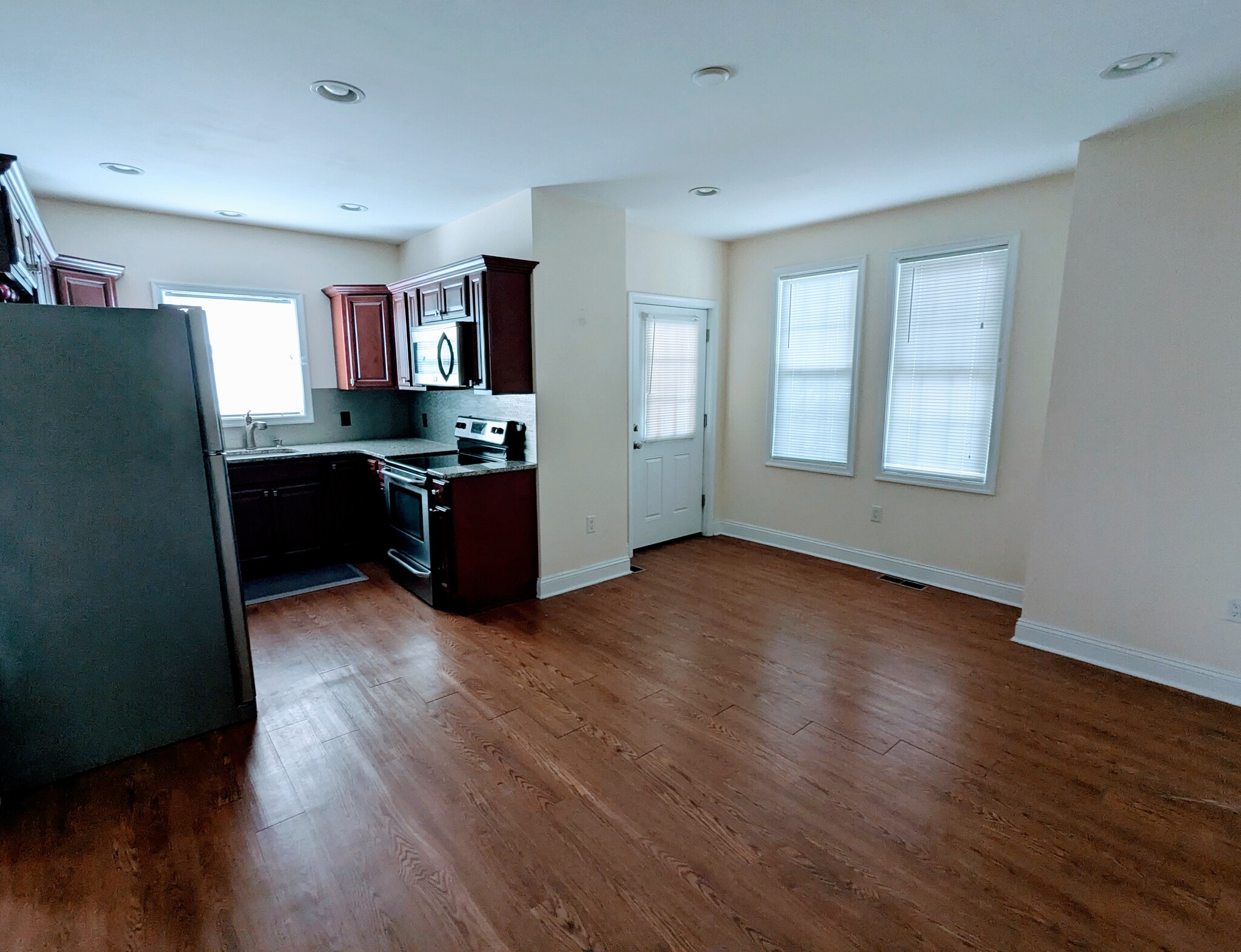 Building Photo - 1329 Penn Ave