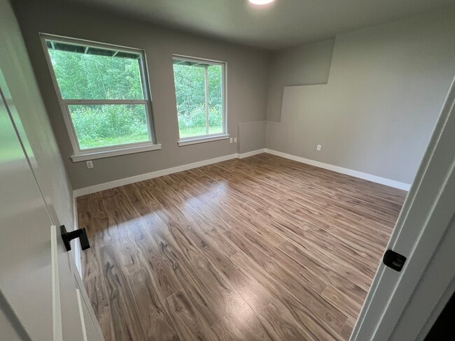 Building Photo - 3151 N Edgewater Dr