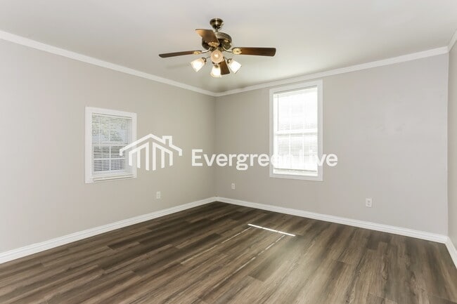 Building Photo - 8914 Cardella Ave