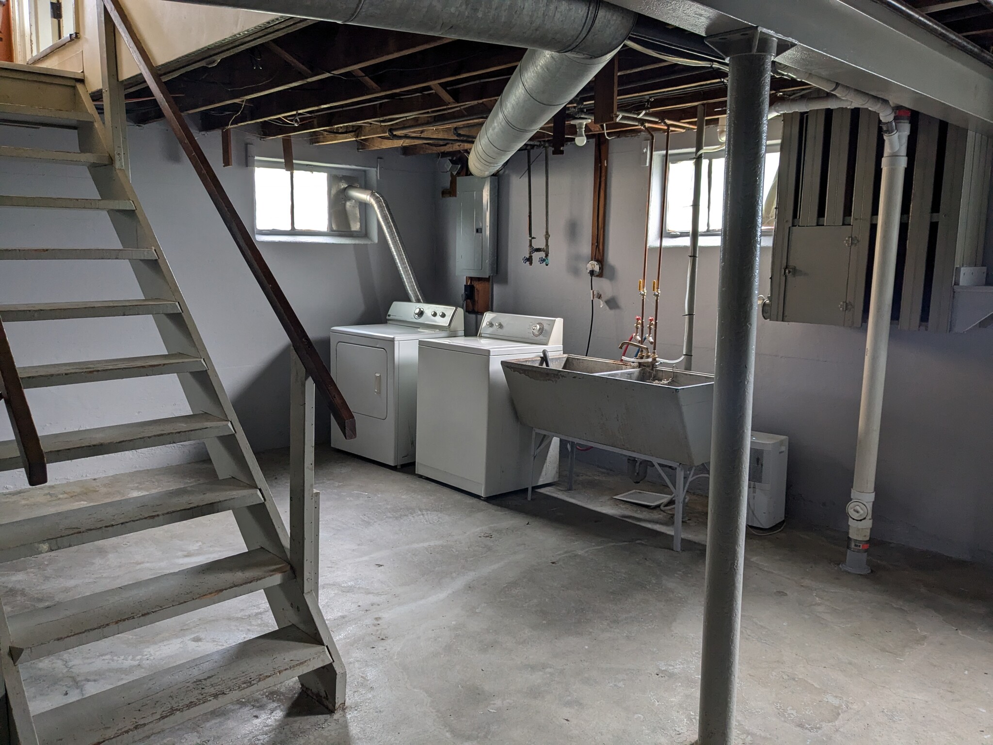 Building Photo - 1422 Shroyer Rd