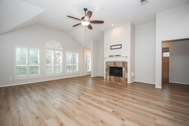 Building Photo - 2218 Millerton Ln