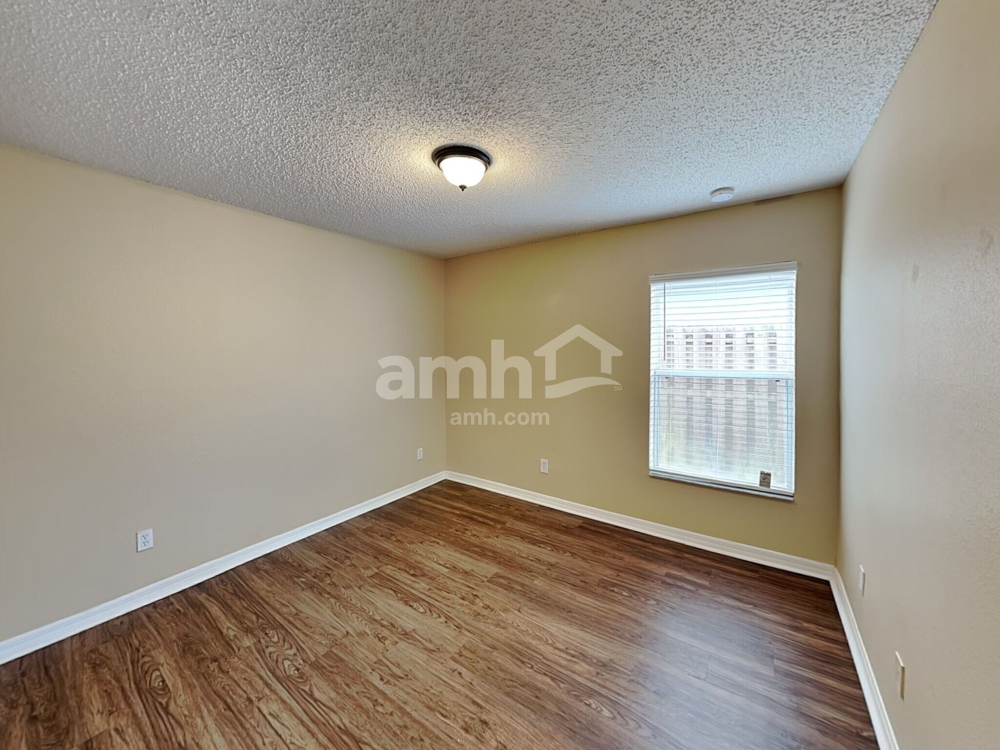 Building Photo - 1110 Bluegrass Dr