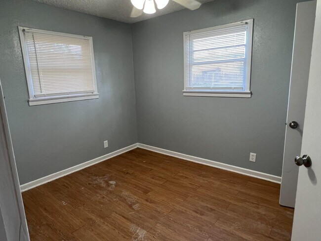 Building Photo - 2210 35th St