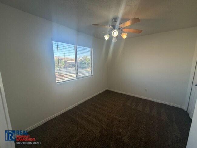 Building Photo - 790 N 2720 E