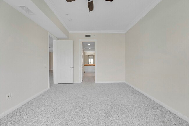 Building Photo - 9 Harbour Isle Dr E