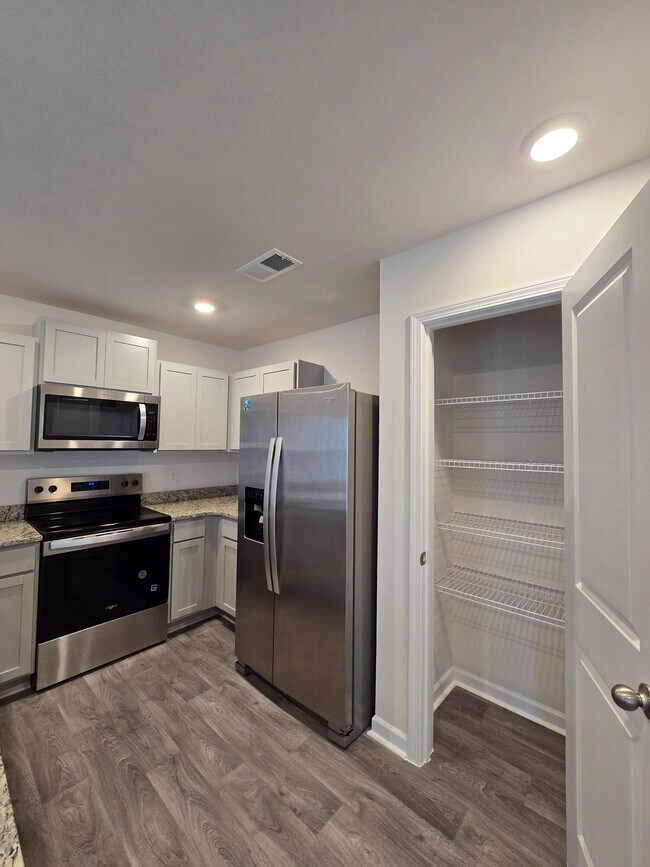 Building Photo - 162 Wall St