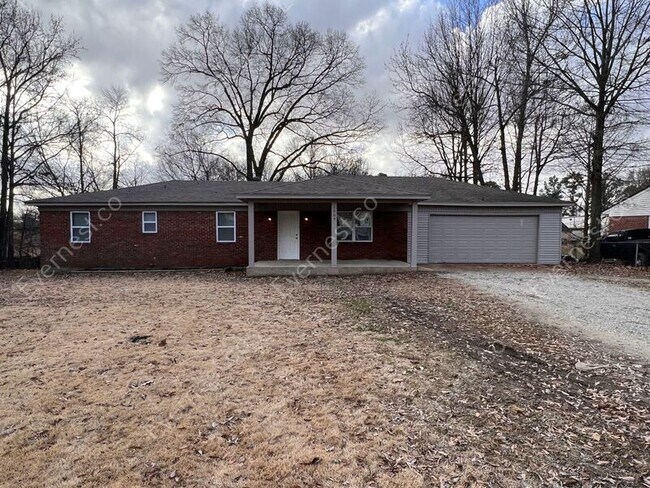 Primary Photo - 1009 Willard Dr