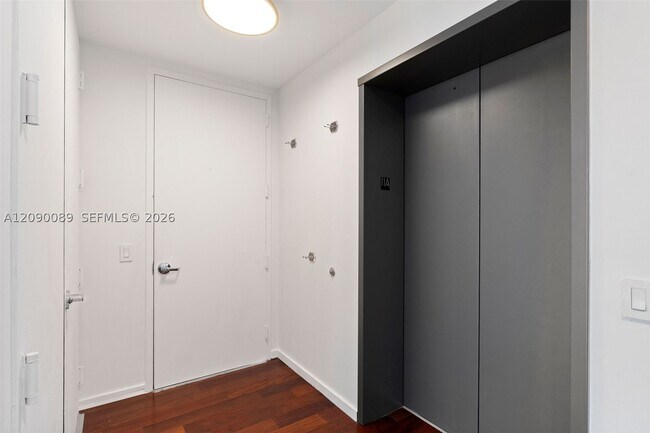 Building Photo - 5959 Collins Ave