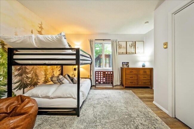 Building Photo - 1825 Jennifer Dr