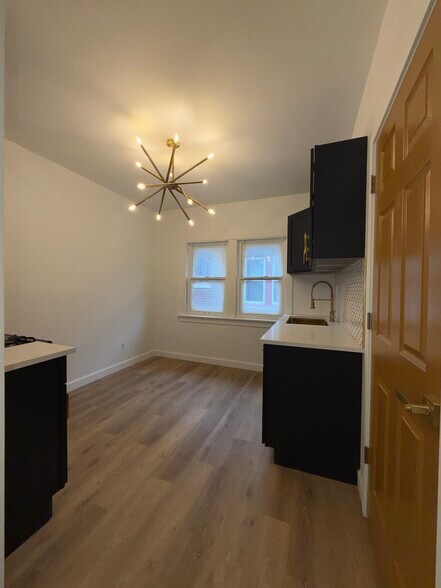 Kitchen - 16175 Fairfield St